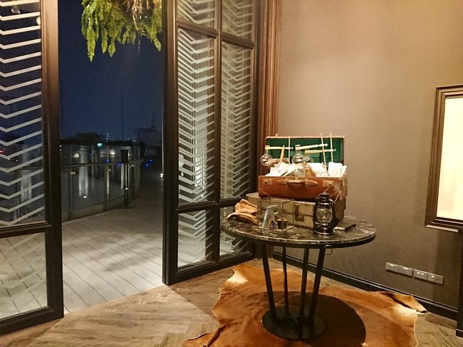 ここから外に出ます。