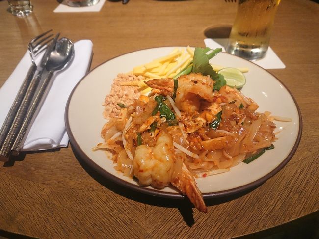 夕食は、Siam Tea Roomでとりました。パッタイ。しっかりした米麺でした。