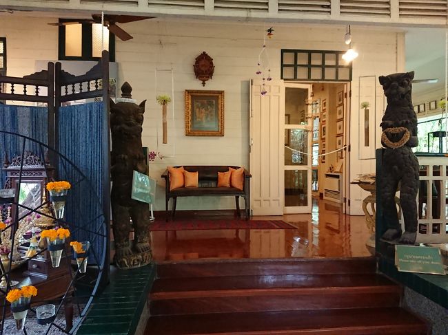 博物館の入口。<br />ガイドツアーに参加しないと館内を見ることはできません。私が行った日は、英語のガイドのみでした。日本語ガイドの日もあるようです。<br /><br />館内は撮影禁止ですが、お庭はOK。