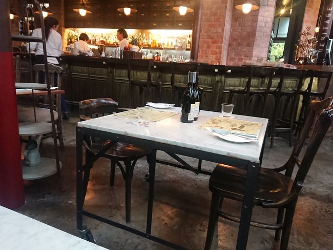 お客さんは全員観光客のよう。