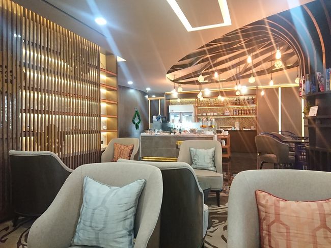 でも、食べ物はサクララウンジより種類があります。