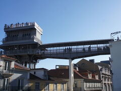 サンタ・ジュスタのエレベーター。高さ４５m。