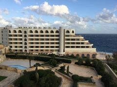 コリンシアホテルの隣のホテル、
Radisson Blu Resort, Malta St. Julian's
です。
右隣りにはマリーナホテルコリンシアがあり、
3ホテルが隣あっていた。