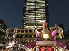 こちらは1881ヘリテージのクリスマスデコ。ここも相変わらずものすごい人です。
