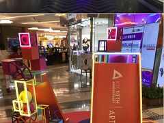 尖沙咀側に戻ってきました。K11も、つい最近出来たというイメージでしたが、10週年とは…。恐ろしい…。