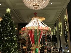 尖東にあるシャングリラホテルのクリスマスデコです。