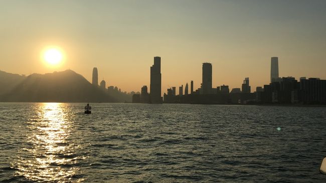 ホテルから５分ほどのところに、紅?行きのフェリー乗り場があります。30分に1本、運行されています。遠くに高層ビル群を眺めるのもいい感じです。<br /><br /><br />http://www.nwff.com.hk/route/get_route.php?id=1c87d6ed-4ace-464c-b24e-4db2b83ce902&amp;route_id=5&amp;submenu_num=3&amp;lang=zh-hk