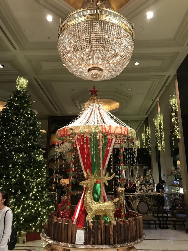 尖東にあるシャングリラホテルのクリスマスデコです。