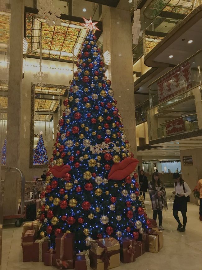 富豪九龍酒店のツリーです。ここのツリーも大きくて毎年見ごたえがあります。