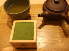 以前なんばウォークを歩いていて、偶然見つけた抹茶館。
また行きたいと思っていたけれど、何処にあるのかうろ覚えで。

だけど、また見つけれました！
また抹茶ティラミスを食べたいから、付き合って！と二人にお願いして、またこちらのお店へ。時間がよかったのか、待ち時間ゼロ！

三人とも大満足！
