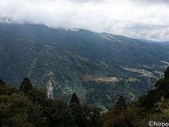 バスに乗って、下山します。美女平駅のテラスからの景色