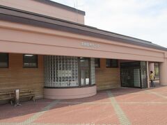 バスで移動してへ。知床自然センターへ。