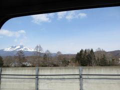 長野県内に入ると車窓には浅間山など、信州の美しい山々が見えてきました。