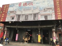 淡水福佑宮でお参り。1796年に建立され淡水最古のお寺。