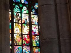 聖ヴィート教会の中のステンドグラス。これが一番の見所のようですね。
アルフォンスミュシャのステンドグラスです。