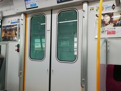 大阪モノレール「大阪空港駅」です。新型車両3000系でした。