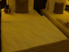 プラハでのホテルはHOTEL DUO。
こちらも例に漏れず幅の狭いベッド。。。
ま、最終日まで一度もベッドから落ちることは無かったんですけどね。