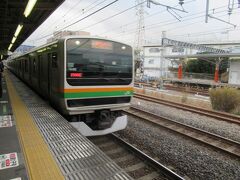 やってきたのはＥ２３１系という電車。