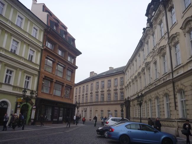 左手に見えてきたのは「黒い聖母の家」<br /><br />1階と地下がカフェになっていて、先回の旅行ではここで冷たいものを飲んで休憩しましたが、今回は写真を撮っただけで素通りです。