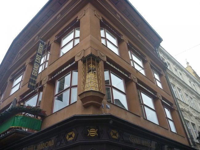 2階の角に「聖母」がいらっしゃいます。