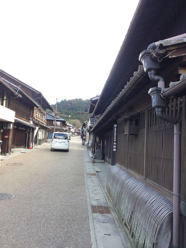 普通の車が街並みに合わない奇跡w
