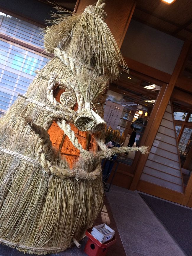 朝は早く起きて朝市へ。<br />冬は6時半からスタートです。<br />写真を撮るのを忘れてしまったので再び朝のエントランス。<br />朝市は寒いため、ささっと見れるこじんまりしたサイズ感なのも良かったです。<br />やすい値段で新鮮な野菜をたくさん買うことができ大満足。<br />歩いてもいける距離でしたが、車で３分くらいのところにあります。