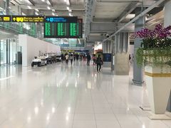 スワンナプーム空港到着。
サムイ島に比べるとデカすぎ。
バンコクの方がちょっと涼しいような。