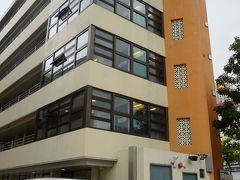 今はユースホステルになっている香港最初の公団住宅の美荷楼に行く。１９５０～１９７０年代の暮らしを再現した部屋を公開している美荷楼生活館を見学しようと思ったが休館だった。