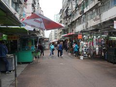ＭＴＲで深水ポーへ行くが露店はまだ閉まっている。お目当ての添好運點心專門店で飲茶の朝食をと考えていたが開店まで時間があるので、他で朝食を摂って、市内散策をする。