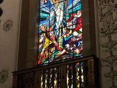 ババーン！って感じません？
他のヨーロッパの教会よりも、なんていうか表現が、えーと、アメコミ風味？
エルデフォンソ聖堂のステンドグラス。