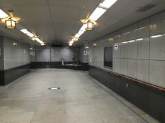 宮島口の駅前は横断歩道がないので、エレベーターを使って地下道を歩く。

