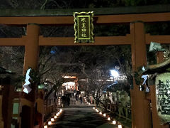 奈良公園まで移動してきました。
まずは氷室神社に入っていきました。