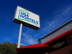 今日から3泊、USA Hostels Hollywoodに滞在します。
お部屋に入れるのは15：00からなので、ホラン千秋似のスタッフさんにチェックインだけ済ませて、荷物預けました。
