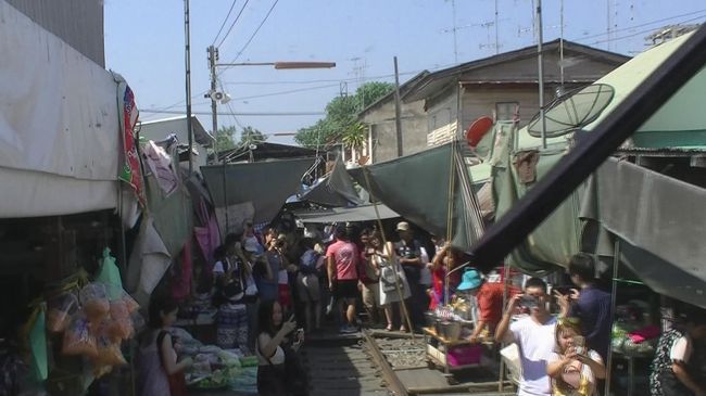 汽車が通過したあとのゴチャゴチャ感は、良いね～