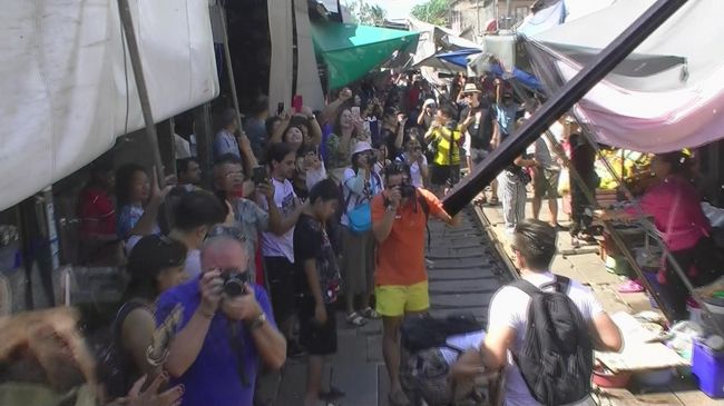 この辺は何故か観光客が集まっていますね～<br />かなりの人がカメラを向けています・・・