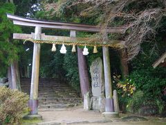 続いて神魂神社へ。神魂と書いて「かもす」と読みます。

近所には、立正大付属湘南高校が。サッカー部のこたちが通りすがりの観光客に、元気な声で「こんにちは」と声をかけていました。ここは高校サッカーの名門。全国高校サッカーを目前。練習に励んでいたのでしょう。頑張れ！