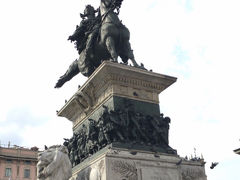 ヴィットーリオエマヌエーレ2世の像