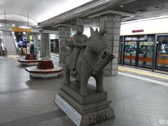 DMZトレインの発車時刻は10:15。
それまで時間があるのでソウル市内を散策します。

まずは地下鉄で景福宮へ。
ソウル駅から地下鉄１号線に乗り、鐘路3街（Jongno 3-ga）駅で3号線に乗り換えます。
地下鉄3号線景福宮（Gyeongbokgung）駅5番出口が最寄りです。