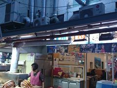 7日め。

朝食は、チャガルチ市場にある「デソンフェッチッ」。
この並びにある食堂は、早朝から開いているようです。