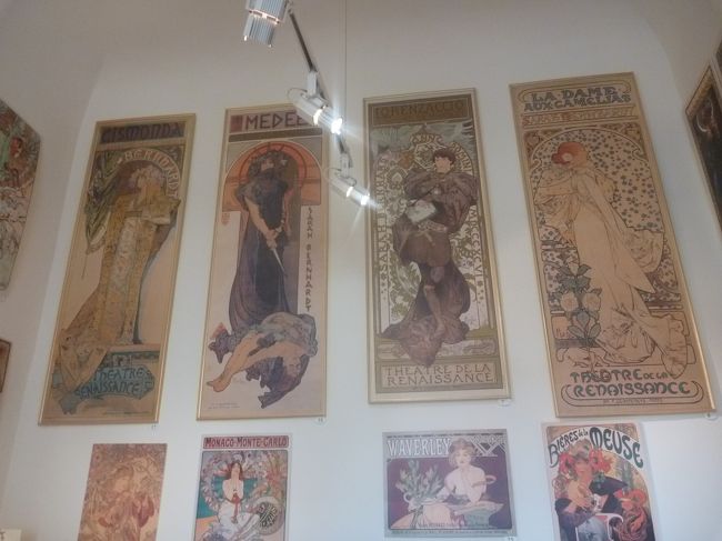 買い物なくても、ここは絵を見てるだけで幸せな気分になれる。。。<br /><br />ゆっくりショップを見学しました。