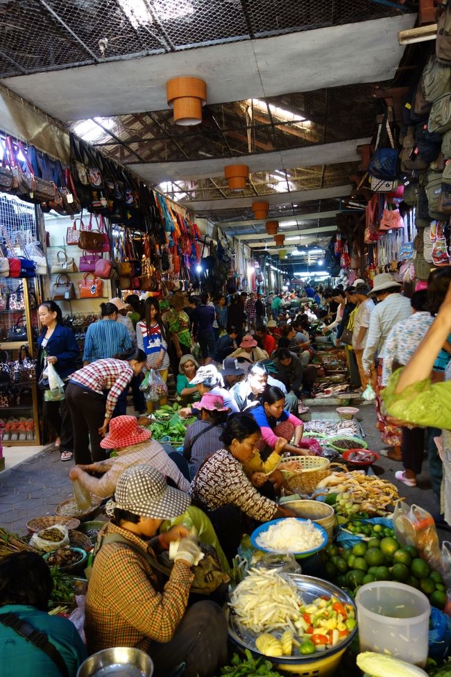 市場の通路を占領する、バイヤー