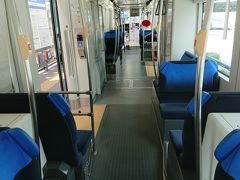  朝の郊外に向かう電車であり、さらに越中中島止まりなので空いていました。