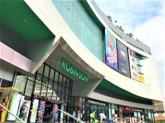 Robinson Bangrak（ロビンソン バンラック）

11月30日（金）

お土産など買い物を済ませて外に出てみると

