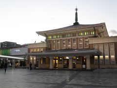 奈良駅に到着。旧奈良駅舎は観光案内所として使われています。