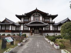 1903年（明治36年）に高市郡教育博物館と建設された「華甍」。年末年始は休館（今井町の公開中の歴史的建造物はほぼすべて年末年始は休館）で内部を見ることはできませんでした。しかし、写真を撮ってると、通りがかりの地元のおっちゃんが今井町の歴史や建造物の特徴について説明してくれました。ありがとうございました。
