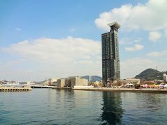門司港レトロ地区が見えてきました。
門司港のランドマーク、門司港レトロハイマートは、1999年に完成した分譲マンションで、黒川紀章氏が設計したことでも有名です。