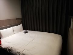 キャセイ系のホンコンエクスプレス、というかHK エキスプレスで、荷物機内持ち込みファンフェアにていざ年越し。
朝の6:30羽田発なので羽田インに一泊しました。
羽田インから早朝の送迎バスがあるので、LCCにのるためのホテルです。3:50から朝食を食べて4:20のバスにのったら、ゲートへ30分前に着きました。