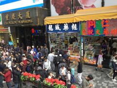 やばいとよく書かれている重慶大厦だけど、立地は最高じゃん。でもなんか、さすがにここに泊るのはいやだな。