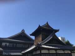 『西本願寺』
バスにて移動し、西本願寺へ
ここも初めてやってきました。