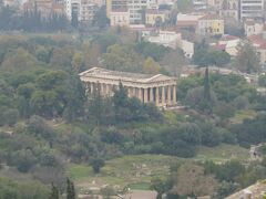 古代アゴラのヘファイストス（テセウス）神殿が遠くに見えます。